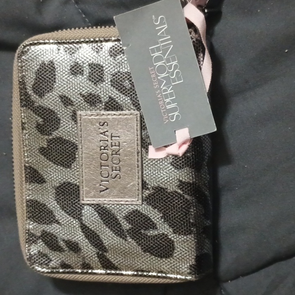 Victoria's Secret Supermodel Essentials Leopard Wallet